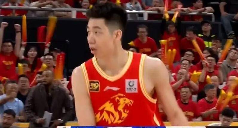 黑山国家队凭借防守胜利，成功晋级